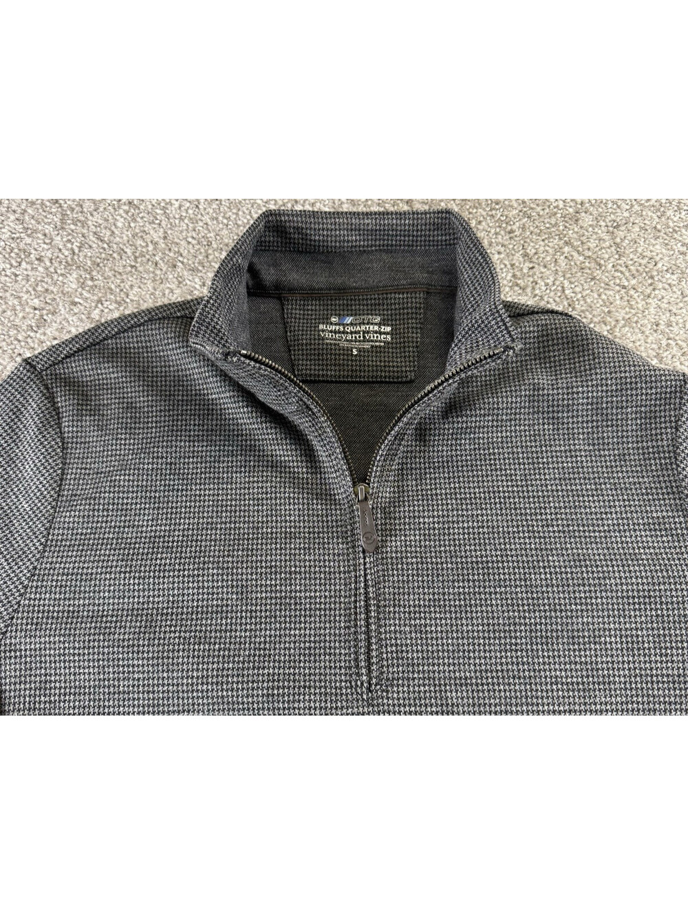 Vineyard Vines OTG 1/4 Zip Bluffs Pullover Men's Small Gray Performance